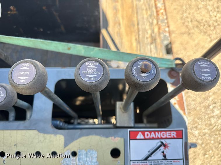 image for item EQ1091 2007 Ford F750 Super Duty XL crane truck