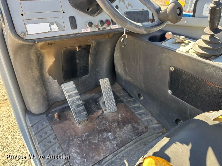 image for item EQ1095 2007 Genie GTH-842 telehandler