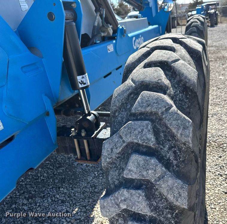 image for item EQ1095 2007 Genie GTH-842 telehandler
