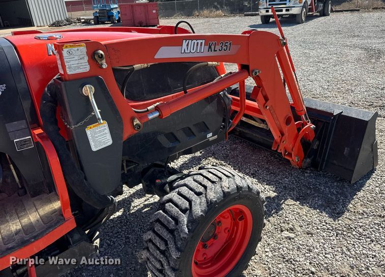 image for item EQ1096 2009 Kioti DK35SE MFWD tractor