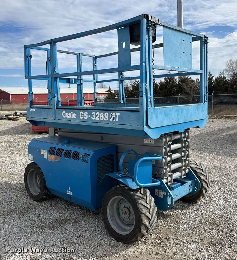 image for item EQ1104 2006 Genie GS-3268 RT scissor lift