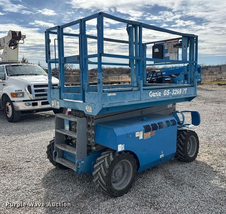 image for item EQ1104 2006 Genie GS-3268 RT scissor lift