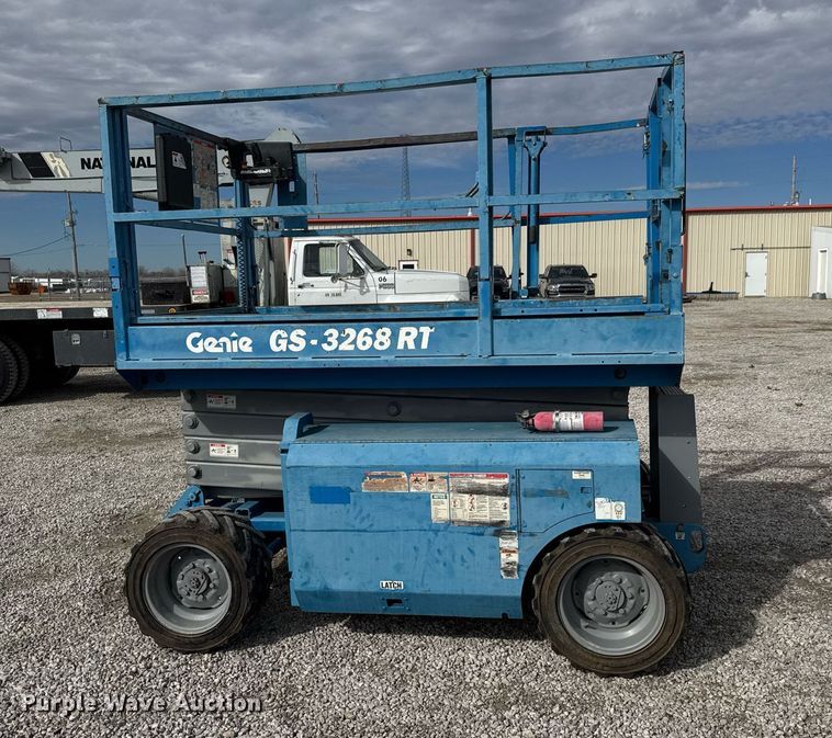 image for item EQ1104 2006 Genie GS-3268 RT scissor lift