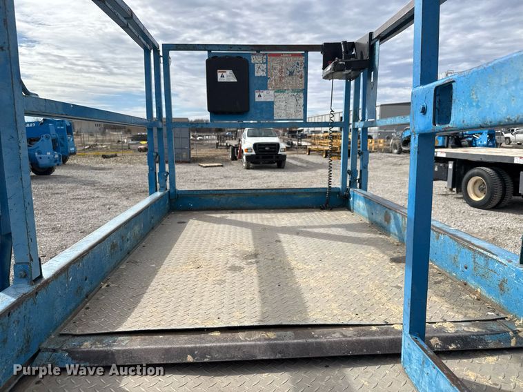 image for item EQ1104 2006 Genie GS-3268 RT scissor lift