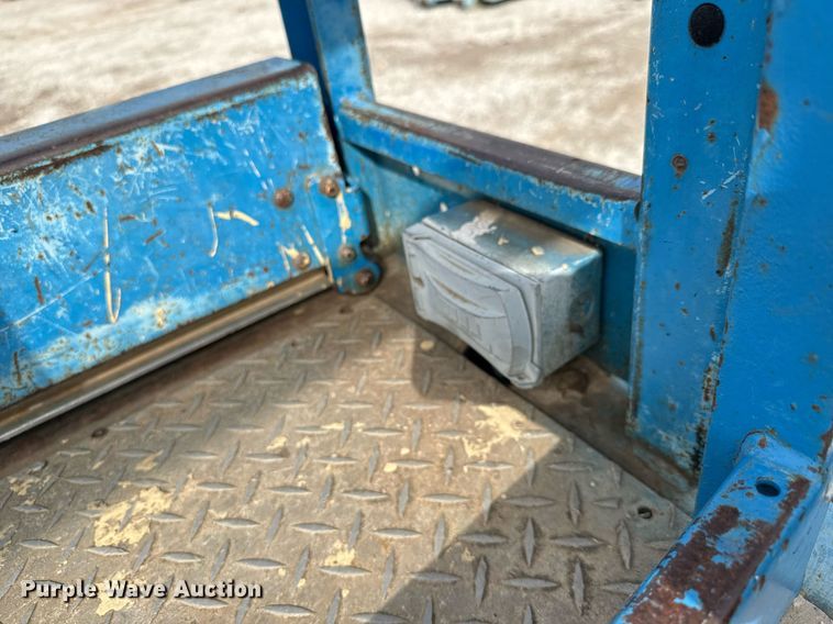 image for item EQ1104 2006 Genie GS-3268 RT scissor lift