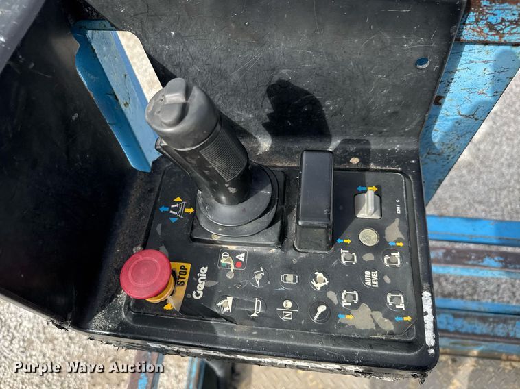 image for item EQ1104 2006 Genie GS-3268 RT scissor lift