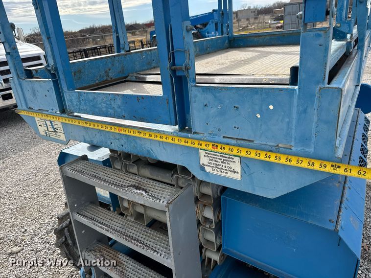 image for item EQ1104 2006 Genie GS-3268 RT scissor lift
