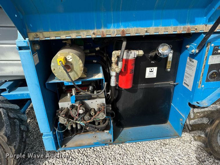 image for item EQ1104 2006 Genie GS-3268 RT scissor lift