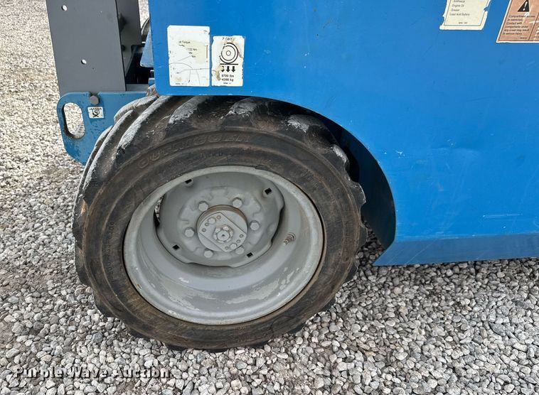 image for item EQ1104 2006 Genie GS-3268 RT scissor lift