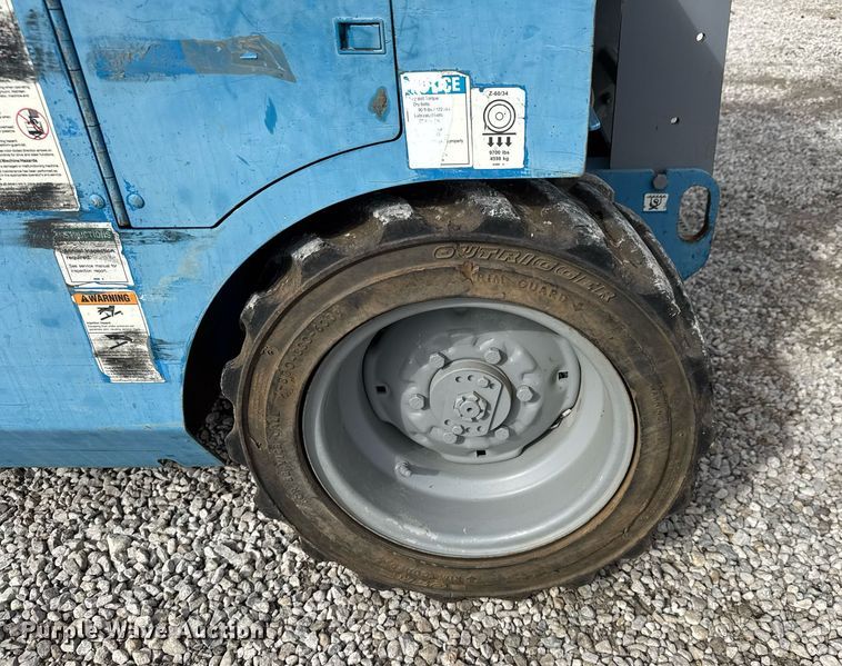 image for item EQ1104 2006 Genie GS-3268 RT scissor lift