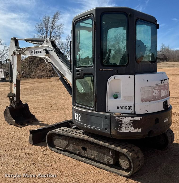 image for item EQ1116 2011 Bobcat E32 M mini excavator
