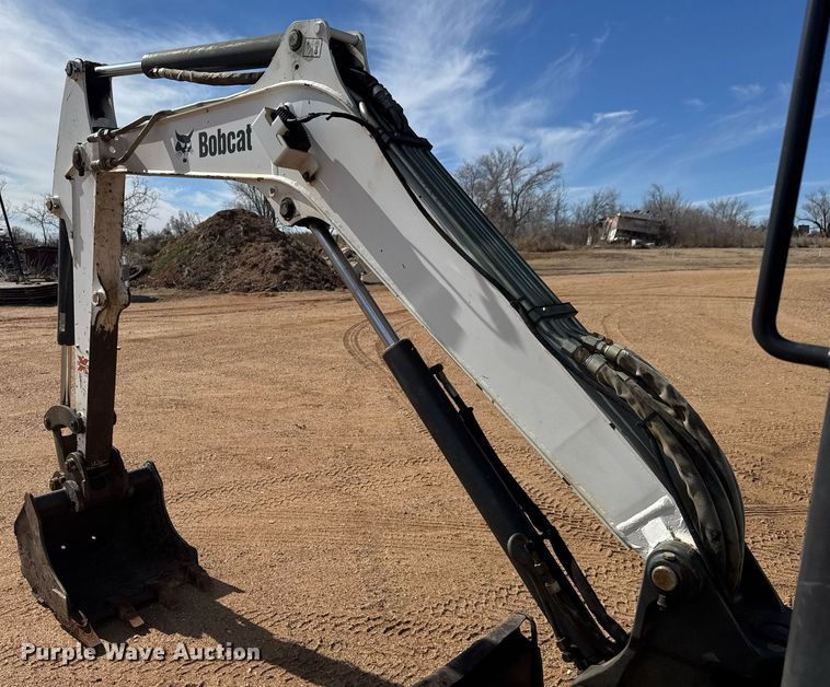 image for item EQ1116 2011 Bobcat E32 M mini excavator