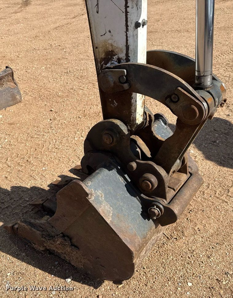 image for item EQ1116 2011 Bobcat E32 M mini excavator