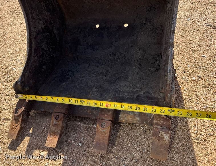 image for item EQ1116 2011 Bobcat E32 M mini excavator