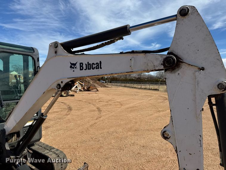 image for item EQ1116 2011 Bobcat E32 M mini excavator