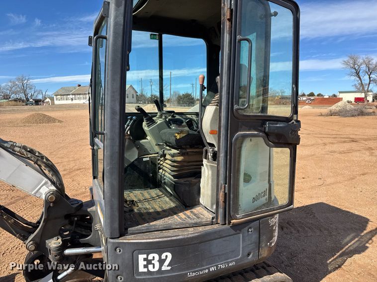 image for item EQ1116 2011 Bobcat E32 M mini excavator