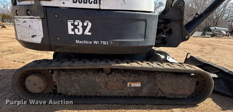 image for item EQ1116 2011 Bobcat E32 M mini excavator