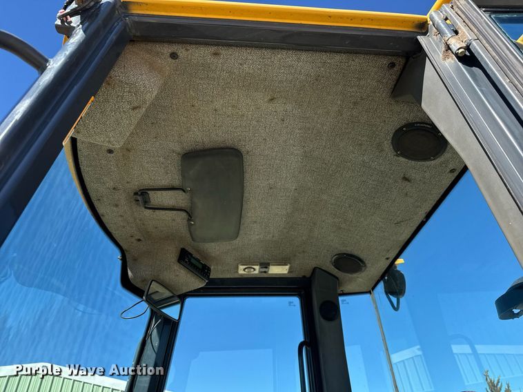 image for item EQ1118 2005 John Deere 244J wheel loader