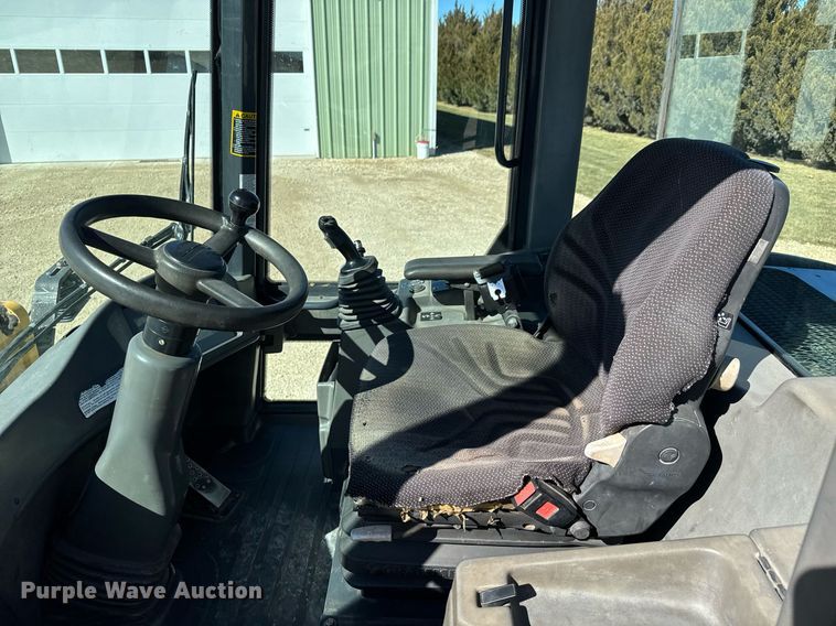 image for item EQ1118 2005 John Deere 244J wheel loader