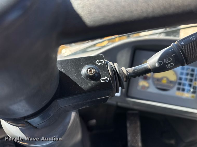 image for item EQ1118 2005 John Deere 244J wheel loader