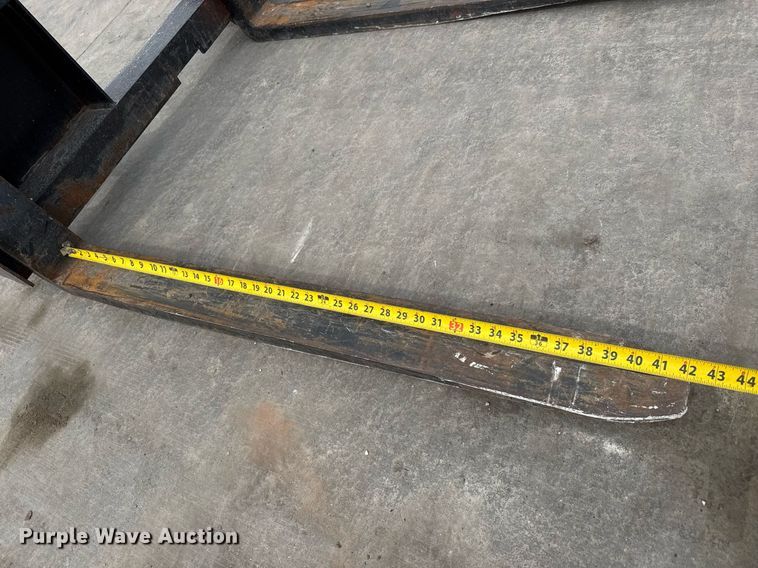 image for item EQ1172 Arrow skid steer forks