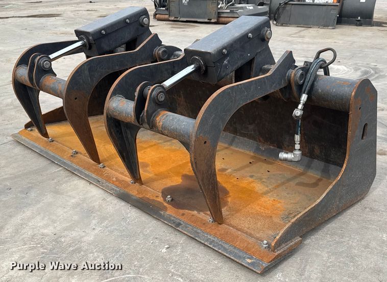 image for item EQ1173 2022 Bobcat Grpl 74 Indl Bkt skid steer grapple bucket