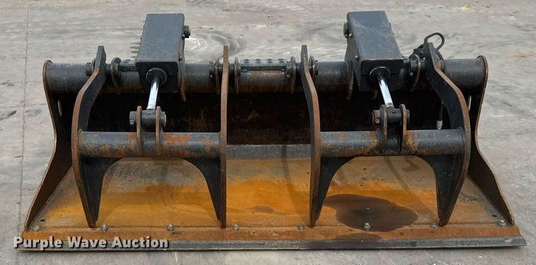 image for item EQ1173 2022 Bobcat Grpl 74 Indl Bkt skid steer grapple bucket