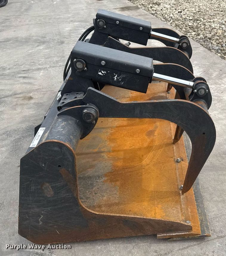 image for item EQ1173 2022 Bobcat Grpl 74 Indl Bkt skid steer grapple bucket