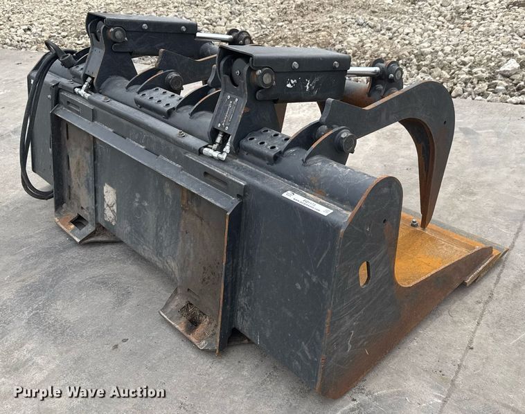 image for item EQ1173 2022 Bobcat Grpl 74 Indl Bkt skid steer grapple bucket