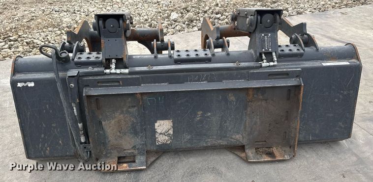 image for item EQ1173 2022 Bobcat Grpl 74 Indl Bkt skid steer grapple bucket