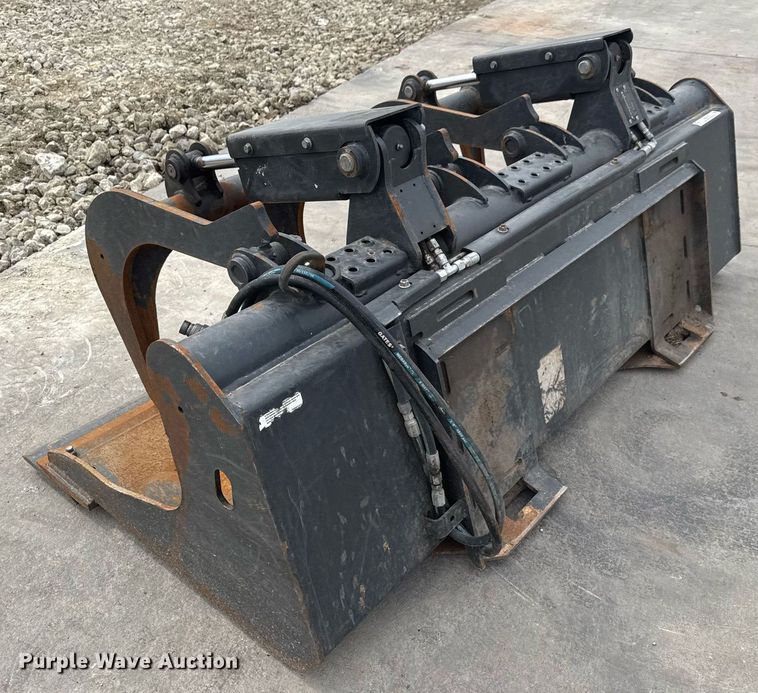 image for item EQ1173 2022 Bobcat Grpl 74 Indl Bkt skid steer grapple bucket