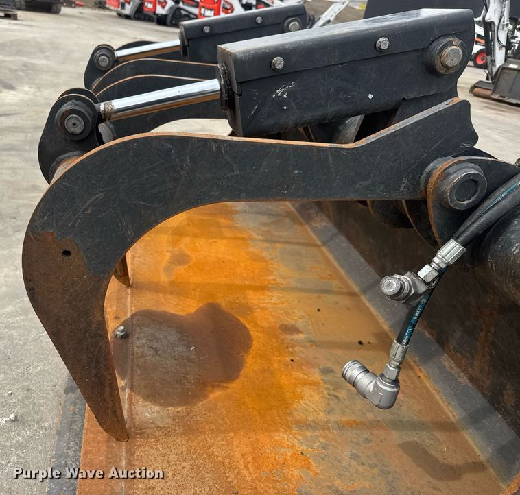 image for item EQ1173 2022 Bobcat Grpl 74 Indl Bkt skid steer grapple bucket