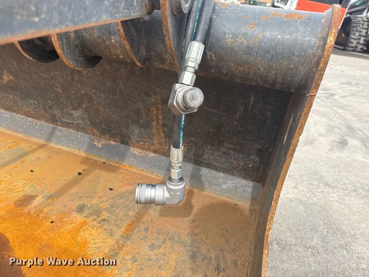 image for item EQ1173 2022 Bobcat Grpl 74 Indl Bkt skid steer grapple bucket