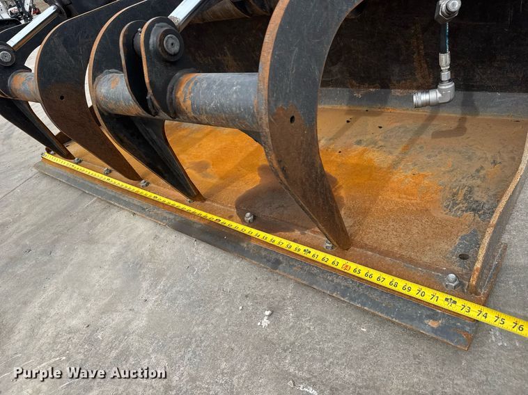 image for item EQ1173 2022 Bobcat Grpl 74 Indl Bkt skid steer grapple bucket