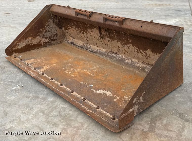 image for item EQ1178 Melroe 66 Low Profile skid steer bucket