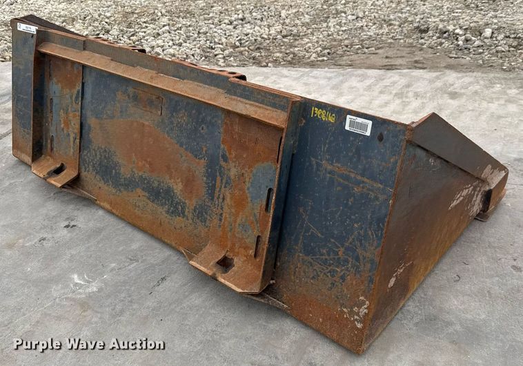 image for item EQ1178 Melroe 66 Low Profile skid steer bucket