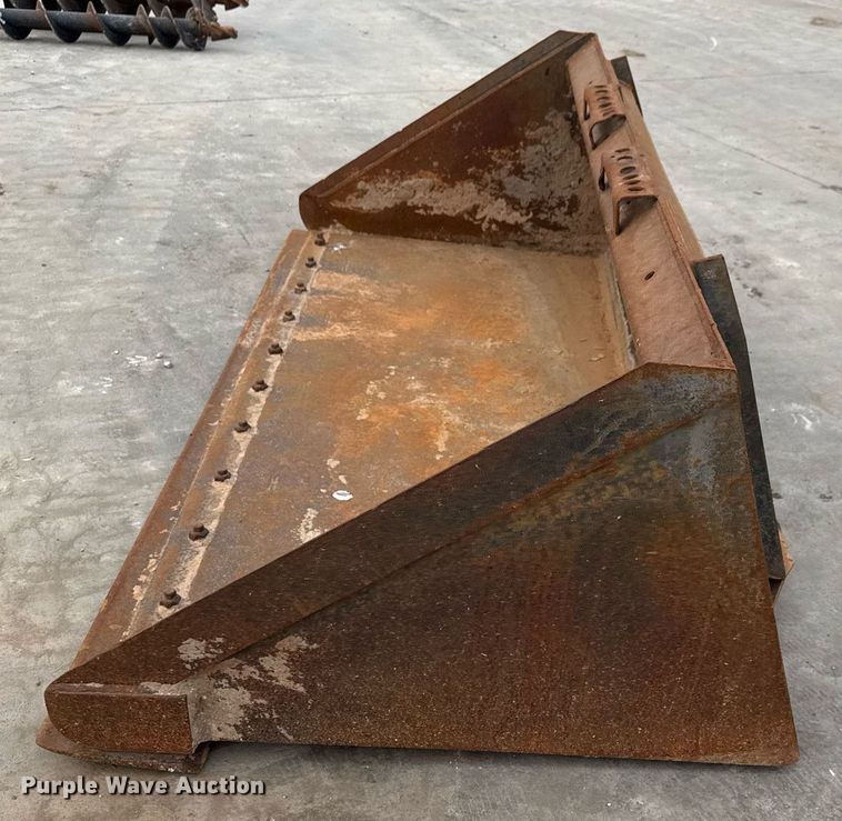 image for item EQ1178 Melroe 66 Low Profile skid steer bucket