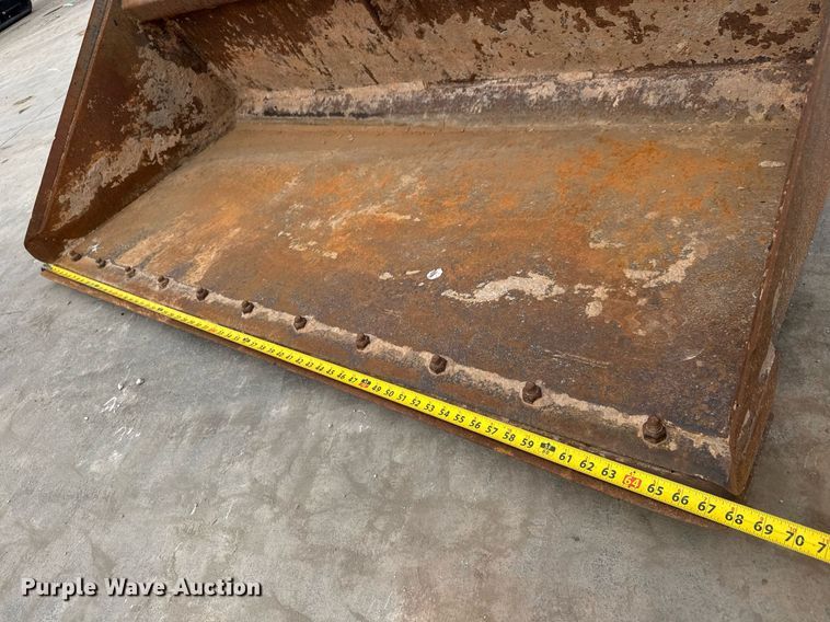 image for item EQ1178 Melroe 66 Low Profile skid steer bucket