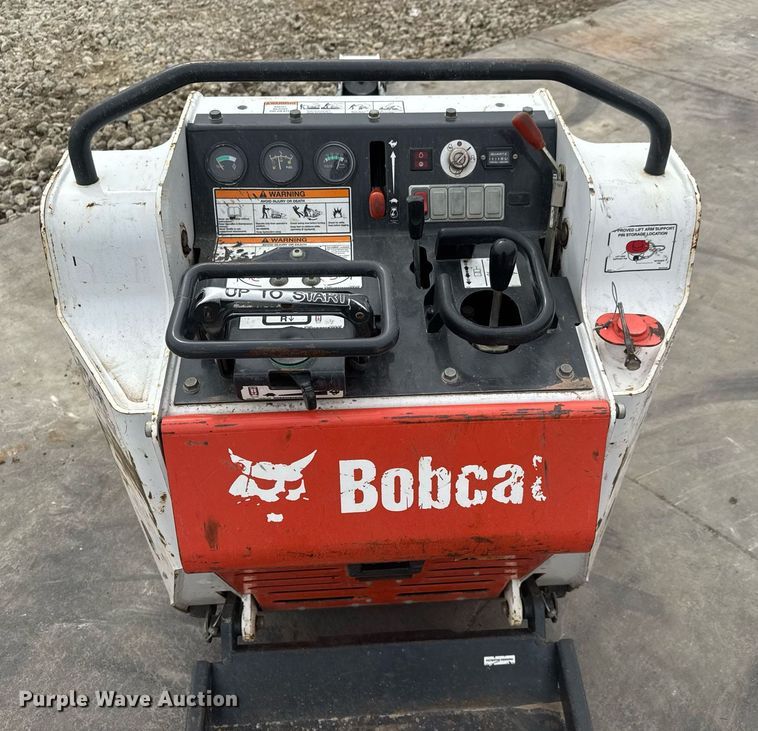 image for item EQ1181 2014 Bobcat MT52 compact utility loader
