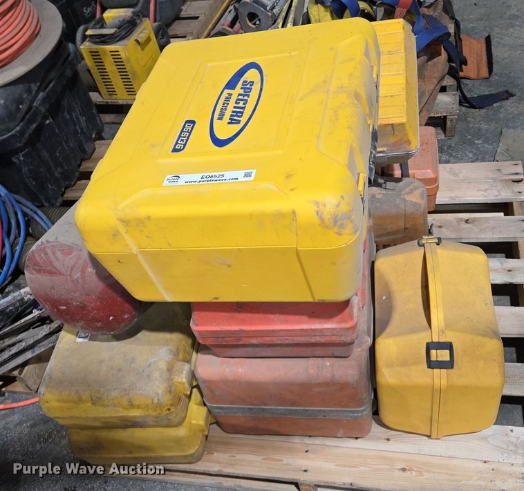 image for item EQ6525 Surveying equipment and pipe lazer