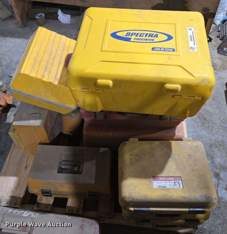 image for item EQ6525 Surveying equipment and pipe lazer