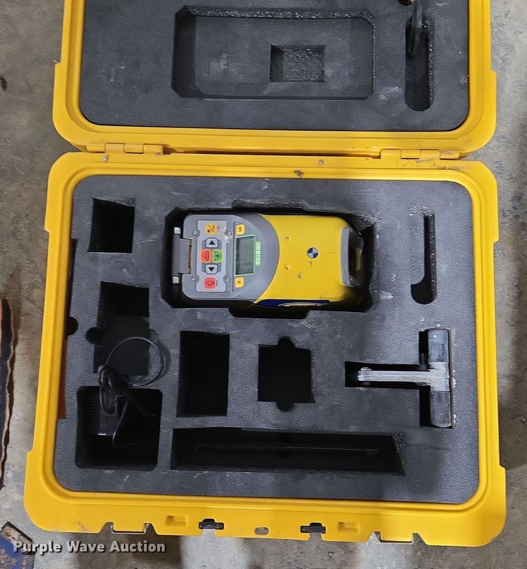 image for item EQ6525 Surveying equipment and pipe lazer