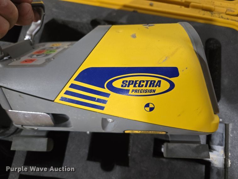 image for item EQ6525 Surveying equipment and pipe lazer