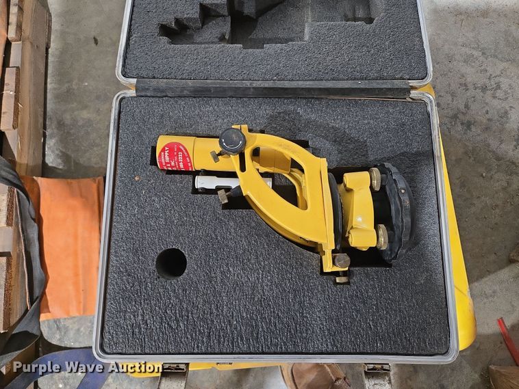 image for item EQ6525 Surveying equipment and pipe lazer