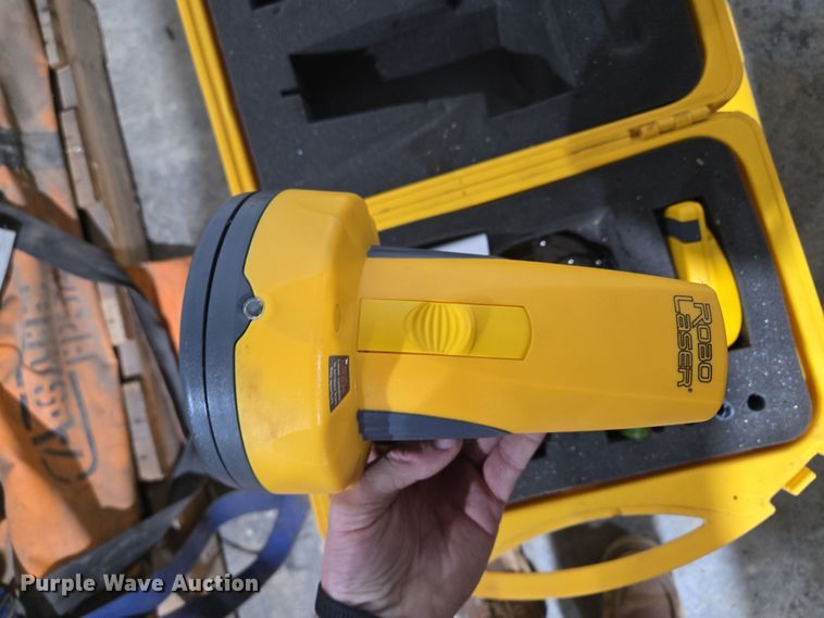 image for item EQ6525 Surveying equipment and pipe lazer