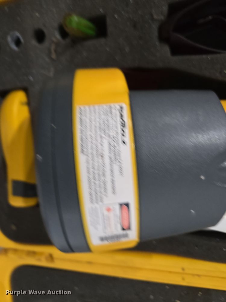 image for item EQ6525 Surveying equipment and pipe lazer