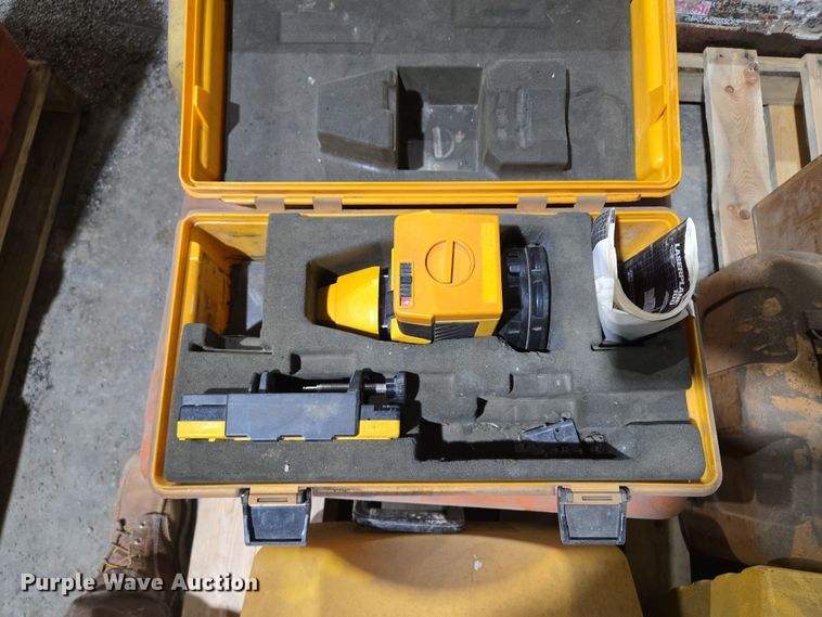 image for item EQ6525 Surveying equipment and pipe lazer