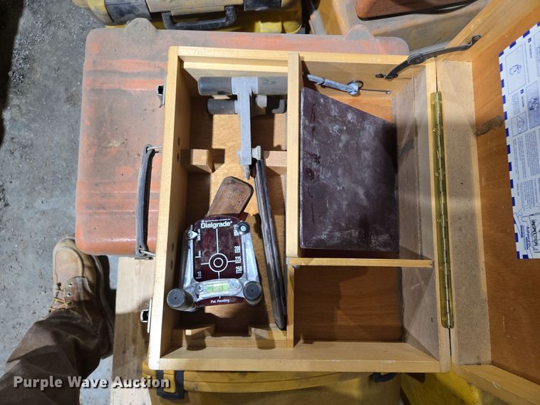 image for item EQ6525 Surveying equipment and pipe lazer