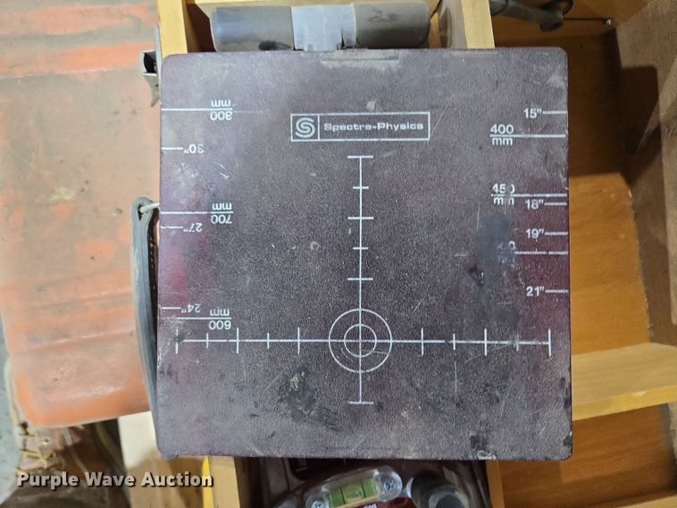 image for item EQ6525 Surveying equipment and pipe lazer