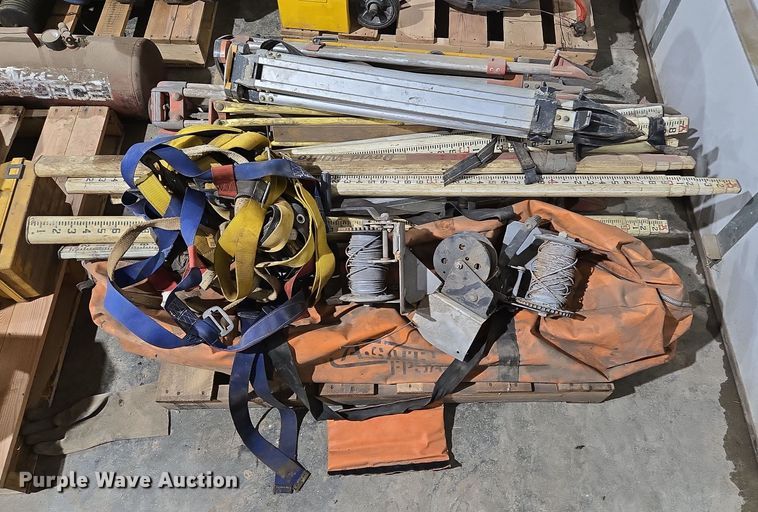 image for item EQ6525 Surveying equipment and pipe lazer